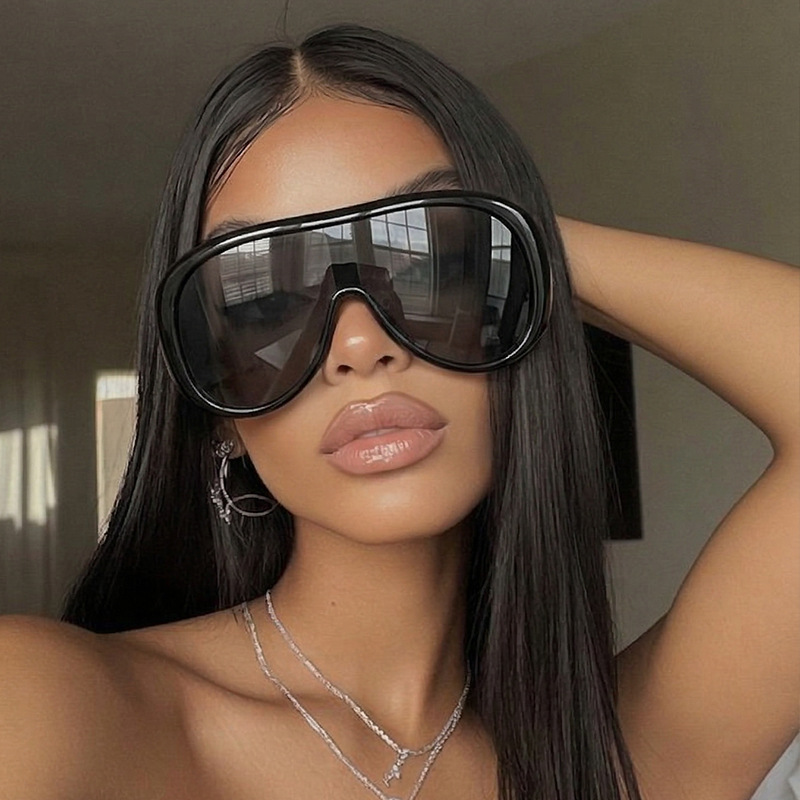 Oversized One Piece Groot Fram - Sunglasses Oversized Square recensie en prijs